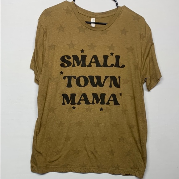 Small Town Mama T-shirt - Picture 1 of 6